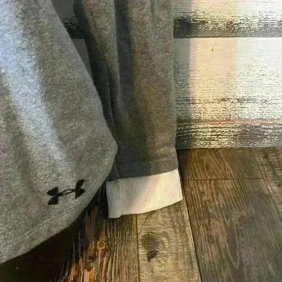 Women’s Under Armor hoodie size small - Picture 2 of 3